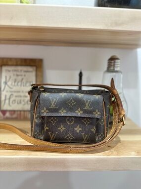 Authentic LOUIS VUITTON
Viva Cite PM Monogram Canvas Shoulder Bag